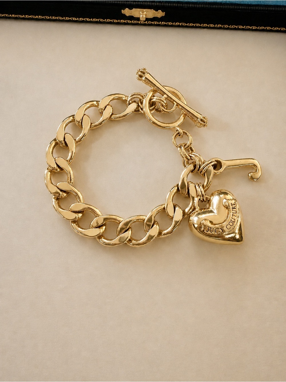 Juicy Couture Royal Juicy Gold Tone Large Link Toggle Bracelet Y2K Heart Charm